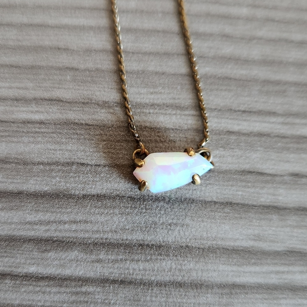 Gold Kendra Scott necklace